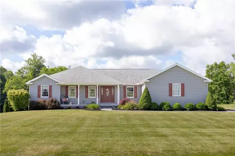 28 Cathie Dr, Sandy Lake, PA 16145