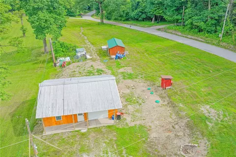 325 Oakdale Rd, Darlington, PA 16115