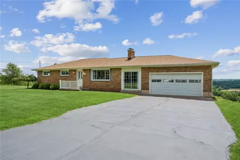 135 Deerfield Rd, Washington, PA 15301