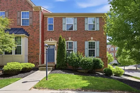 201 Thornapple Ln, Cranberry Township, PA 16066