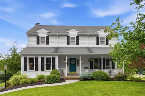 164 Oakdale Dr, Zelienople, PA 16063