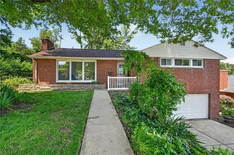 385 Maplewood Dr, Pittsburgh, PA 15243