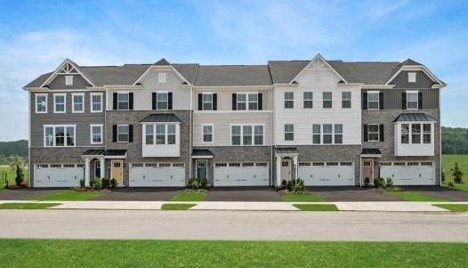 112 Lobenro Dr, Zelienople, PA 16063