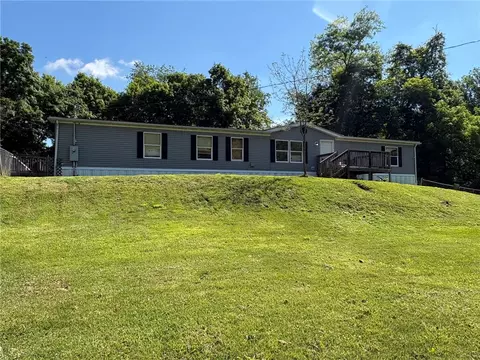 1476 S Eighty Eight Rd, Greensboro, PA 15338