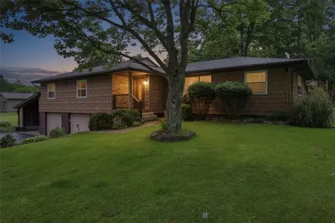 10 Braddock Dr, Ohiopyle, PA 15470