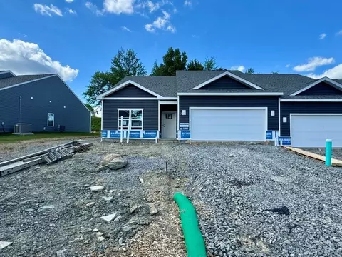 352 Gleneagles Dr, Butler, PA 16001
