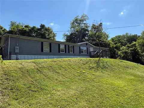 1476 S Eighty Eight Rd, Greensboro, PA 15338
