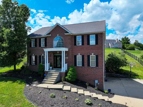 9911 Le Grand Dr, Wexford, PA 15090