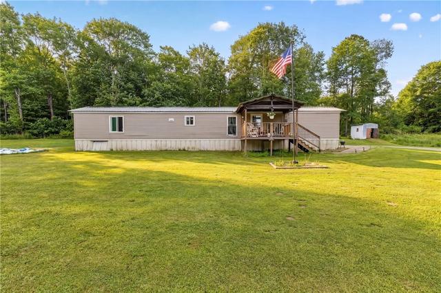 1902 Jackson Center Polk Rd, Stoneboro, PA 16153