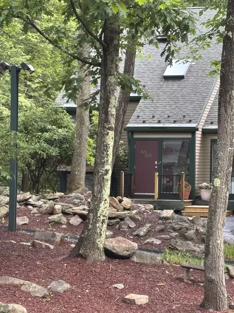 523 Laurel Pond, Farmington, PA 15437