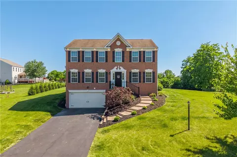 116 Tuscany Ridge Dr, Oakdale, PA 15071