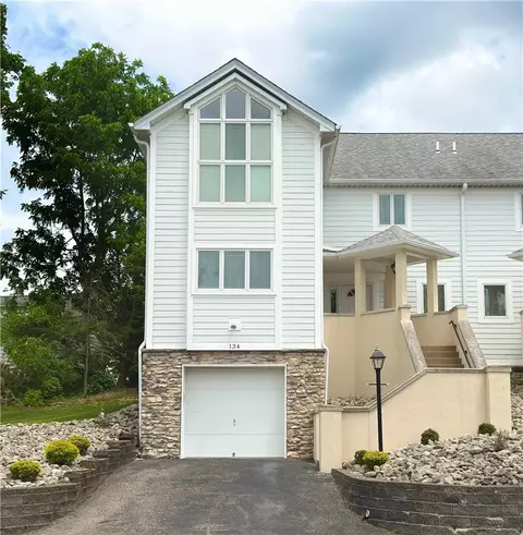 134 St Thomas Dr, Beaver Falls, PA 15010