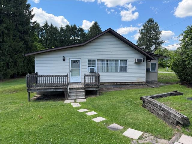 112 Schoolhouse Rd, Grindstone, PA 15442