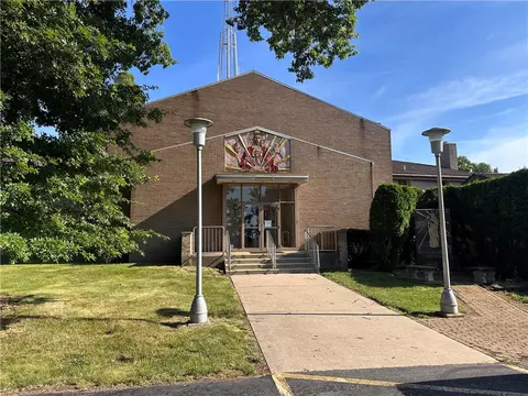 33 Lewin Ln, Pittsburgh, PA 15235