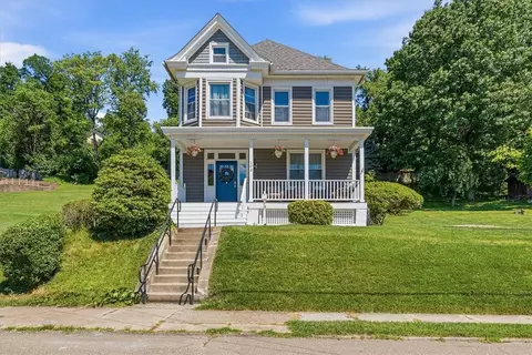 102 Fountain St, Crafton, PA 15205