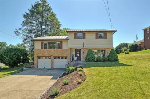 318 Smallwood Dr, Coraopolis, PA 15108