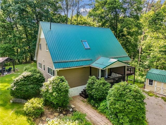 32 Woodlawn Dr, Freeport, PA 16229