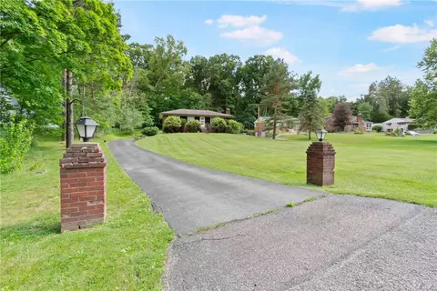 215 Arborwood Dr, Gibsonia, PA 15044