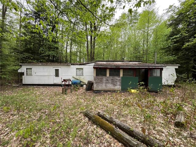886 Cargo Ln, Marienville, PA 16239