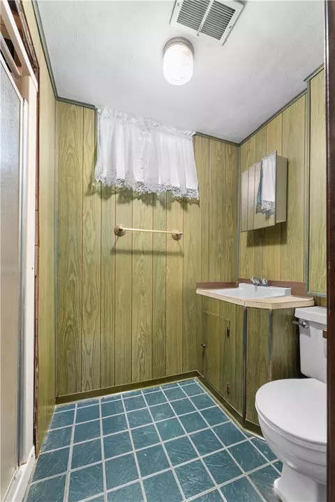 Bath - 20 Mccarrell Rd, Hickory, PA 15340 photo 2 of 3