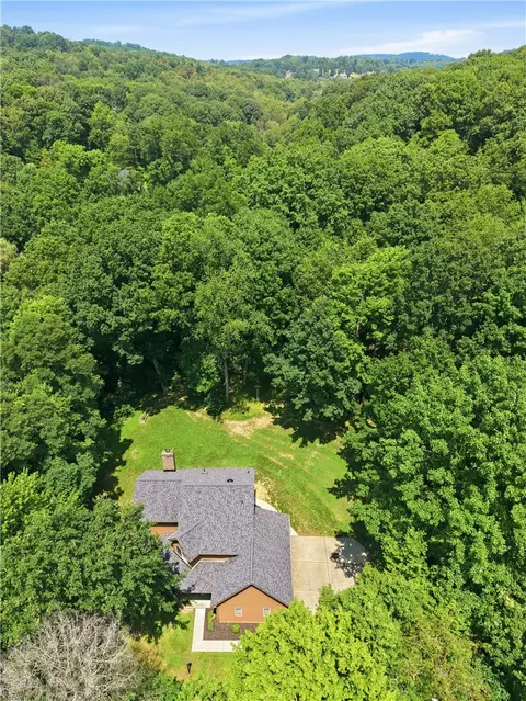 143 W Cruikshank Rd, Butler, PA 16002