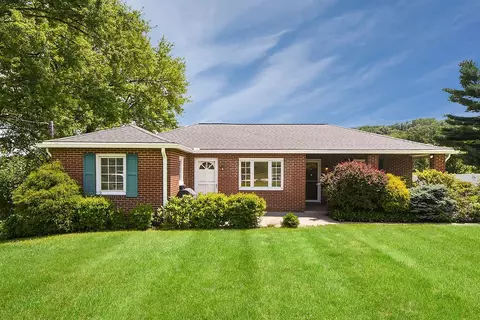 111 Cabin Ln, Pittsburgh, PA 15238