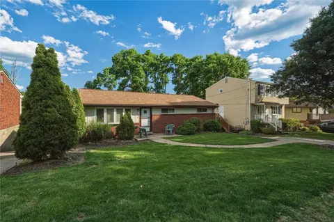 954 Ellen Dr, Pittsburgh, PA 15227