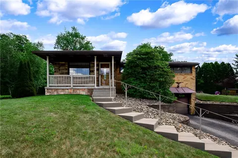 115 Bluegrass Dr, Butler, PA 16001