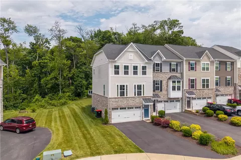 160 Cole Dr, Mckees Rocks, PA 15136