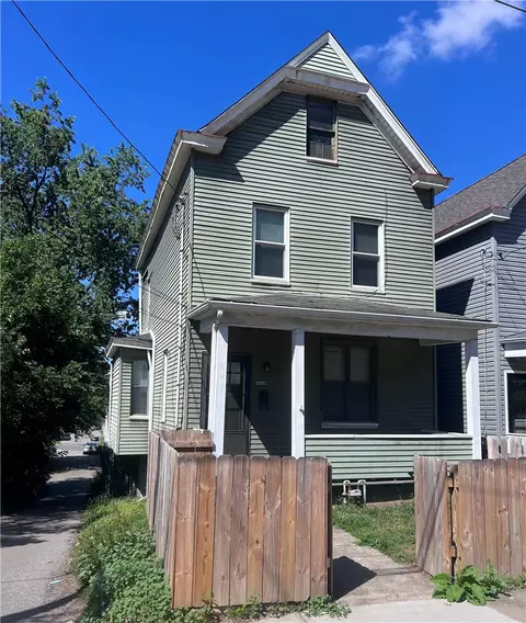 1013 Uvilla St, Pittsburgh, PA 15220