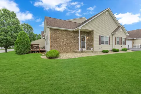 106 Clearwater Dr, Ellwood City, PA 16117