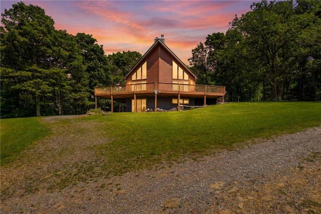 266 Walkabout Rd, Somerset, PA 15501