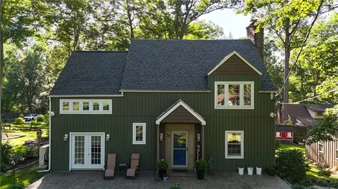 19 Locust Rd #221, Laughlintown, PA 15655