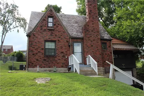 230 Broadway Dr, Pittsburgh, PA 15236