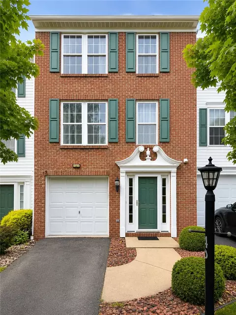 48 Links Dr, New Castle, PA 16101