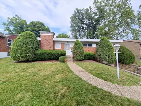 1247 Lakemont Dr, Pittsburgh, PA 15243