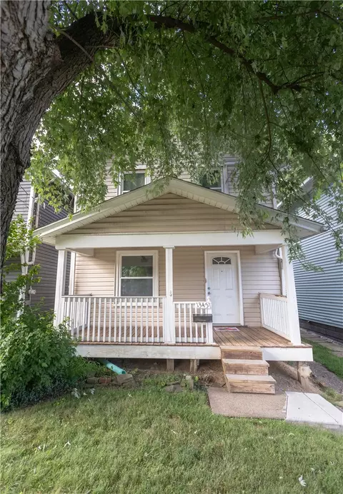 1345 4th Ave, Coraopolis, PA 15108