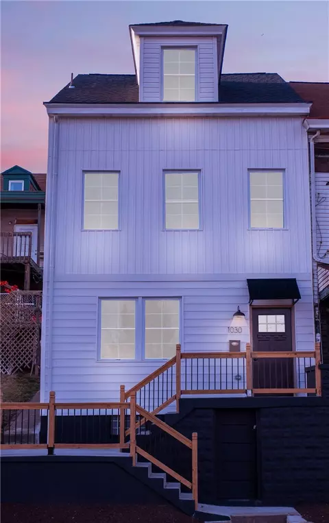 1030 Haslage, Pittsburgh, PA 15212