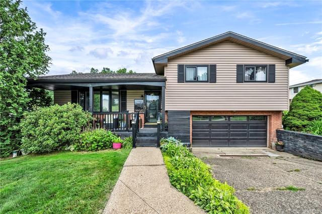 2 Eichelberger Dr, Coraopolis, PA 15108