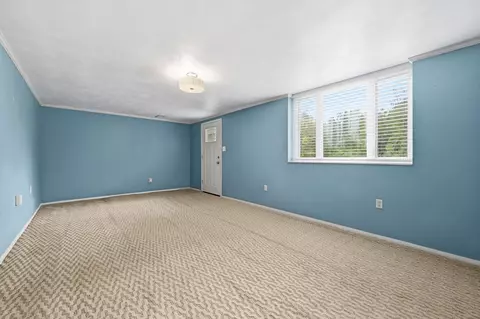Living - 105 Berkeley, Pittsburgh, PA 15237 photo 9 of 9