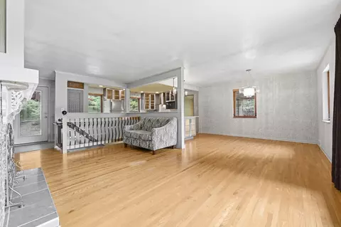 Living - 105 Berkeley, Pittsburgh, PA 15237 photo 3 of 9
