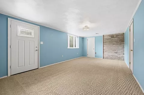 Living - 105 Berkeley, Pittsburgh, PA 15237 photo 8 of 9