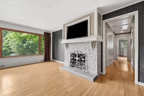 Living - 105 Berkeley, Pittsburgh, PA 15237 photo 5 of 9