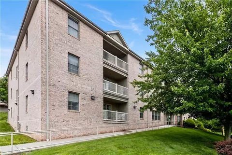 1 Coraopolis Rd #200, Coraopolis, PA 15108