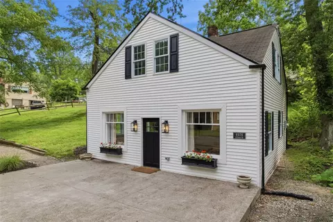 4978 S Pioneer Rd, Gibsonia, PA 15044