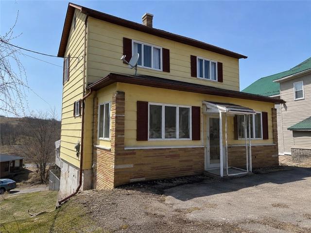 1013 Main St, Windber, PA 15963