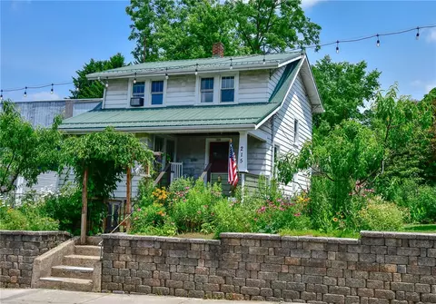 215 S Main St, Slippery Rock, PA 16057