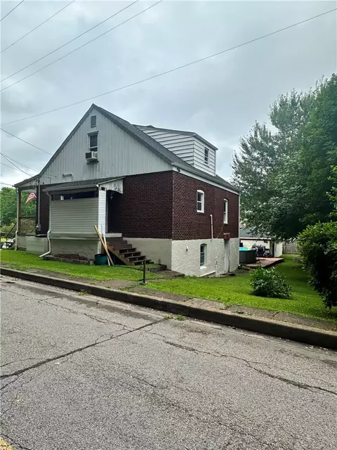 1030 Scott Ave, Jeannette, PA 15644