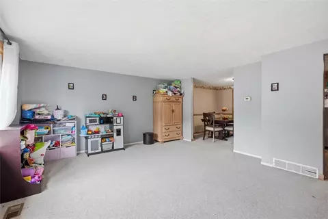 219 Maple Dr, Beaver, PA 15009 photo 3
