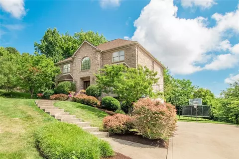 402 Honey Locust Dr, Cranberry Township, PA 16066